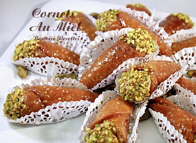 Cornet amandes et chocolat / Gâteau algerien  Gâteau algérien, Patisserie  marocaine, Faire fondre du chocolat