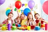16333917-groupe-de-gosses-adorables-s-amuser-a-la-fete-d-an