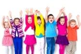 17849115-grand-groupe-d-enfants-heureux-tire-ses-mains-dans.jpg