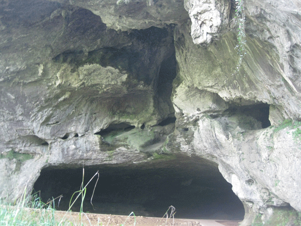L'entrée des Grottes