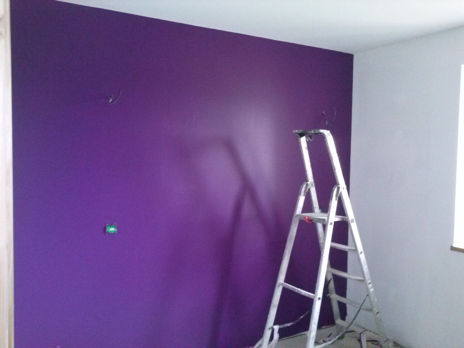 Peinture de la chambre 2 murs violet prune et 2 murs en lin ...