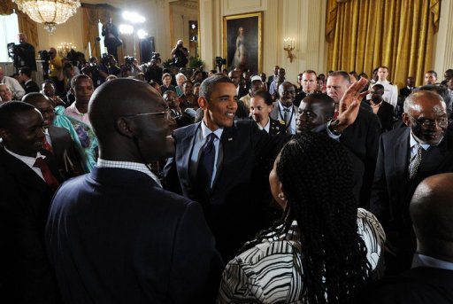 Obama-et-les-jeunes-africains.jpg