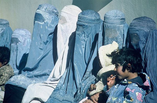 femmes-afghanes-burqa-acceuil.jpg