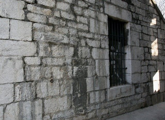 38 - Grenoble : Un homme semble être emmuré 38 - Grenoble : Un homme semble être emmuré