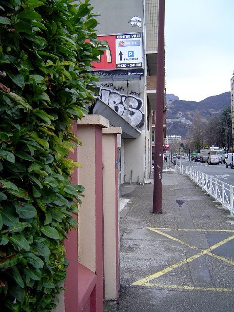 38 - Grenoble - Quelle est longue cette rue !