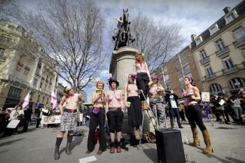 prostituée transformée en ane