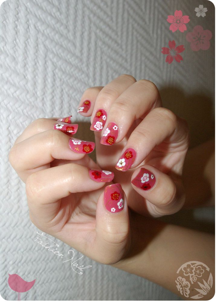 Mon amie Hélène a adoré le nail art japonais que j'avais réalisé il y a peu