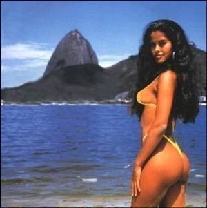 bresilienne-sexy-a-la-plage---stress-test-32.jpg