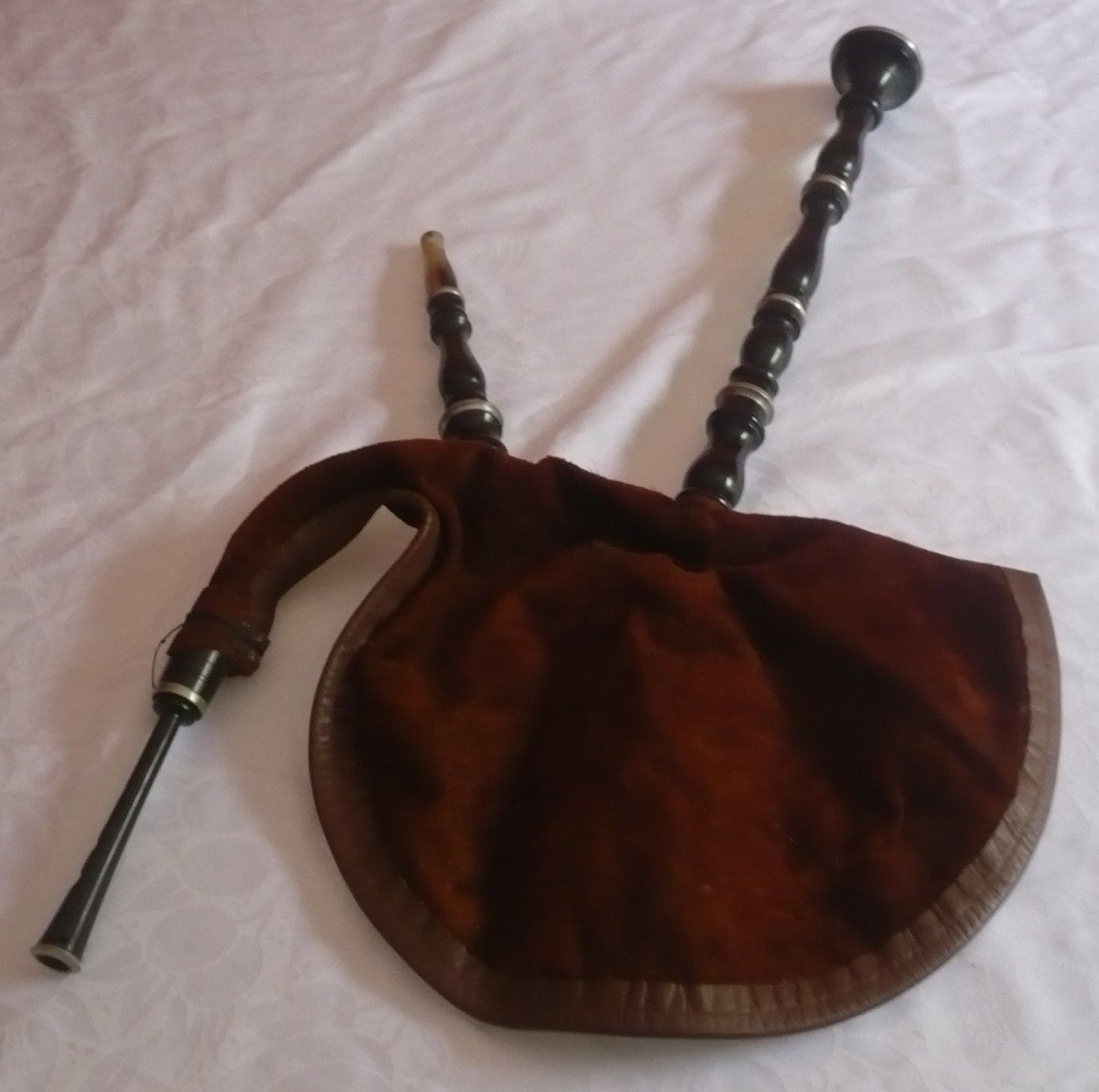 Les instruments de musique de la parade : le biniou kozh - Le blog de  quimper-collectionneurs.over-blog.com
