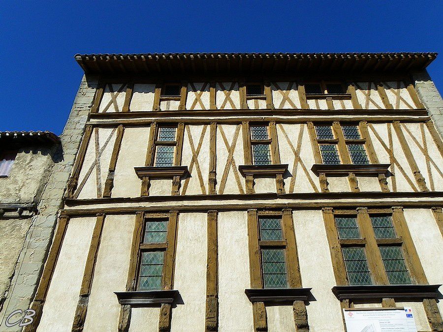Carcassonne-amison-ancienne-avec-parements-bois-1-10-2012-1.jpg
