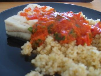 Dos de cabillaud coulis poivron rouge