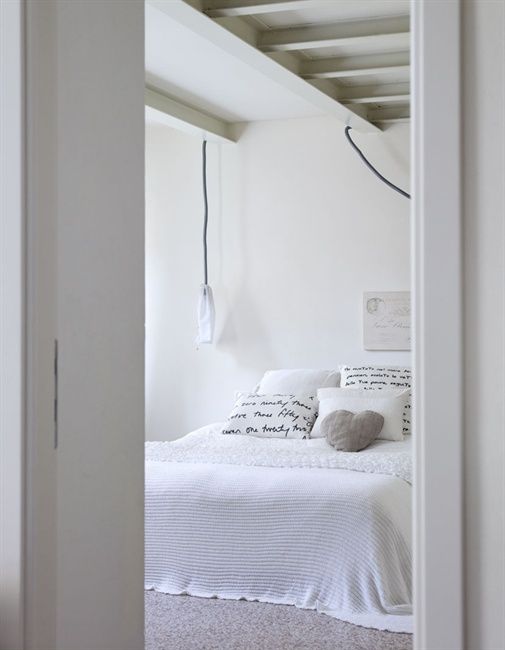 bedroom-a-cosy-white-bedroom-3078.jpg