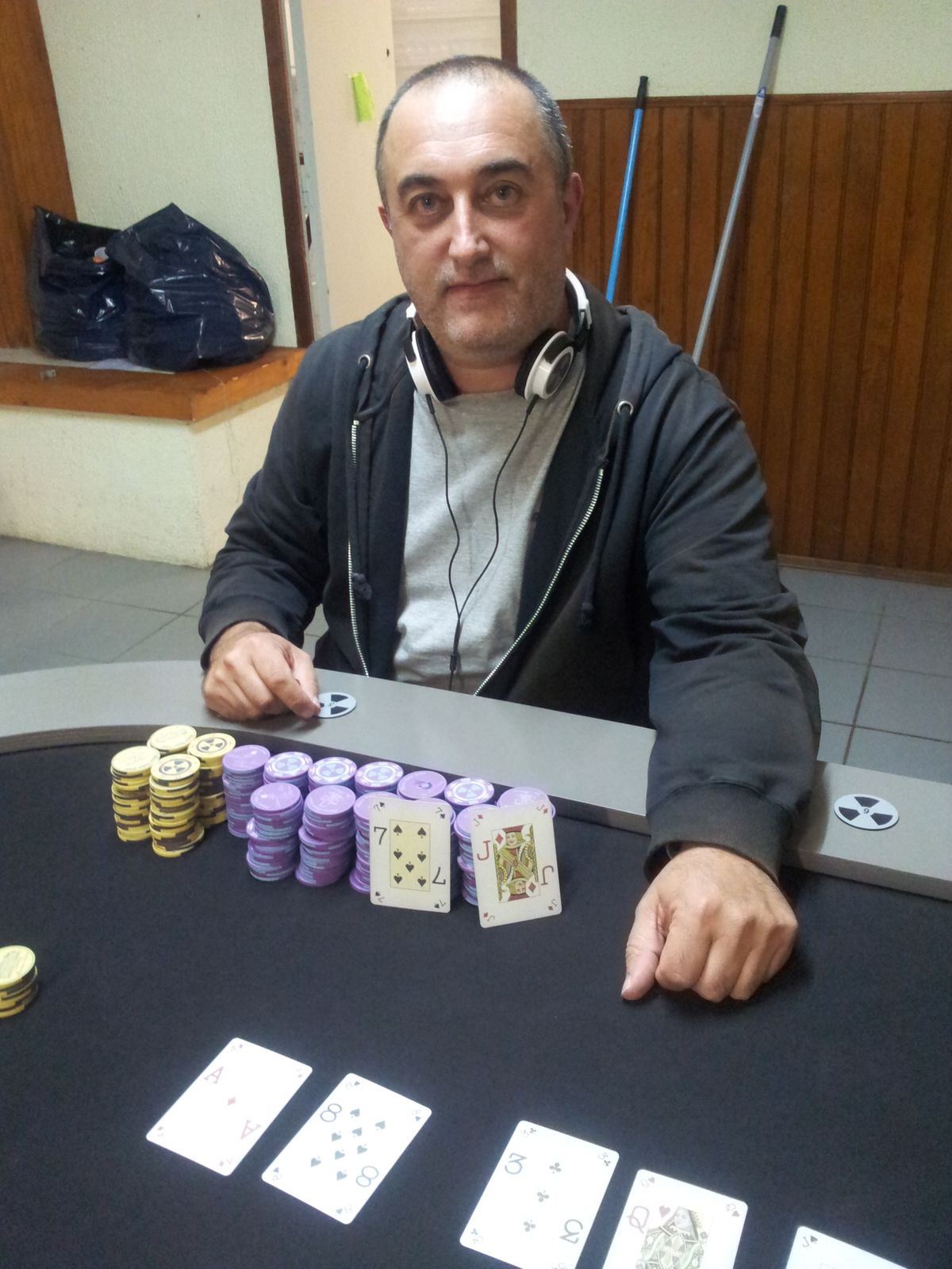 Atomic poker