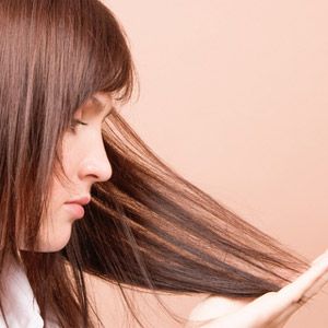 Racines grasses pointes sèches et Cheveux gras - Coiffnature - Le blog  dédié aux soins naturels pour cheveux