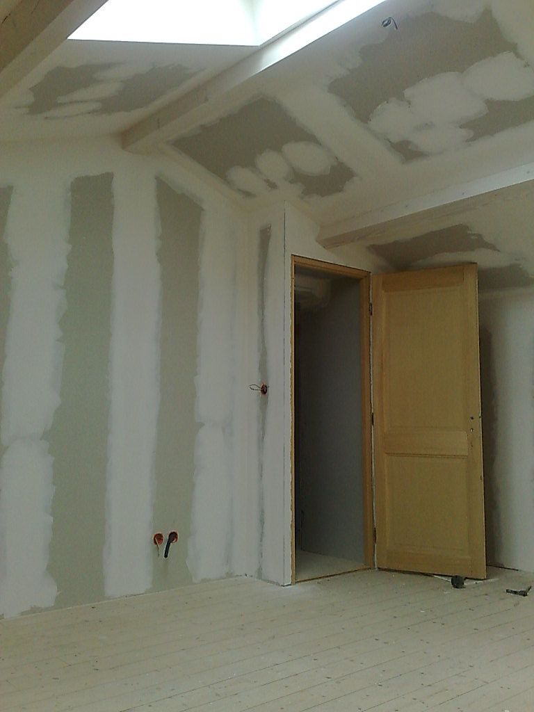 Pour la chambre: une belle peinture blanche et un parquet erable ...