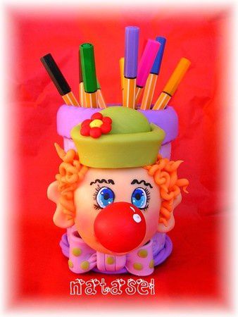 pot___crayons_clown