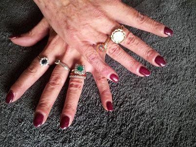 Pose-de-gel-de-couleur-bordeaux-sur-ongles-naturels.jpg