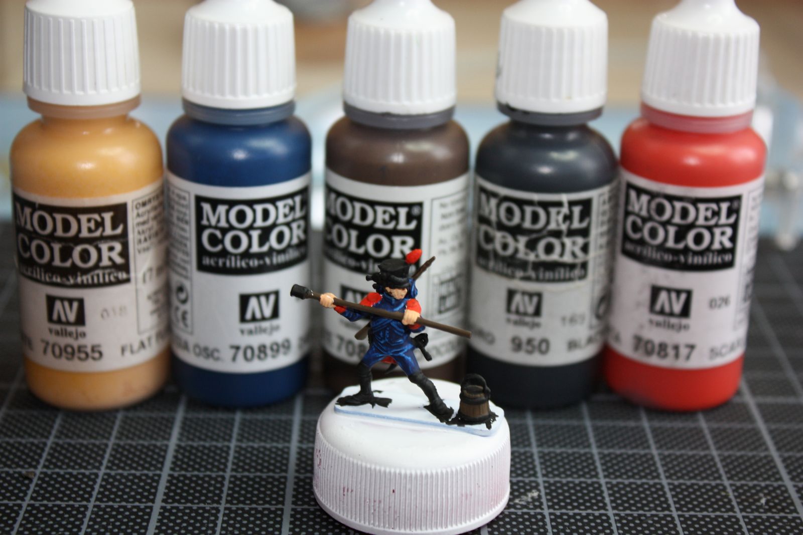 Je peins une figurine avec un set de peinture à 2€ - apprendre la peinture  sur figurine 