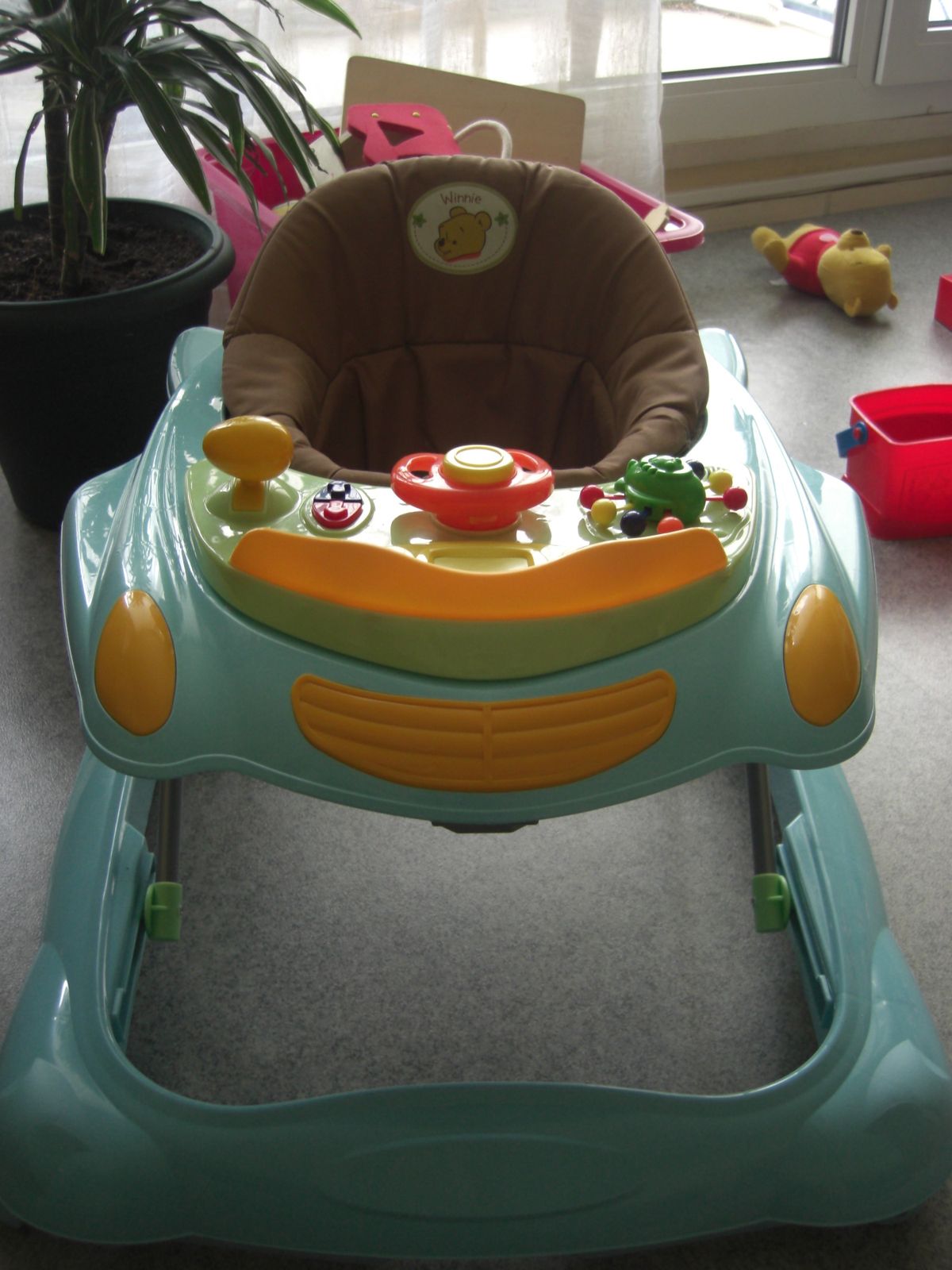 winnie trotteur