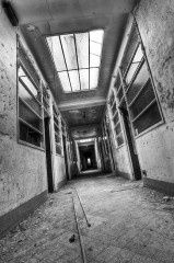 friche-hopital-couloir-nb-hdr-angoisse.jpg
