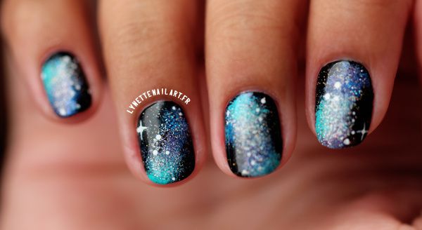 Nail art galaxy blue