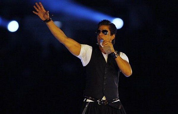 Shriya-shakes-her-hips-with-SRK-in-IPL-4-Opening-c-copie-4.jpg