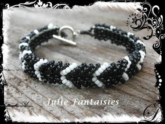 AB-39-Bracelet-lader-stich-noir-et-blanc.jpg