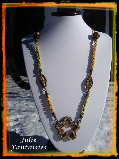 AC-17-Collier-flower-power-anis-orange-e-marron.jpg