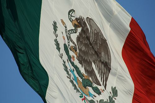 mexicoflag-ufosightingmay2011-annunakia.jpg