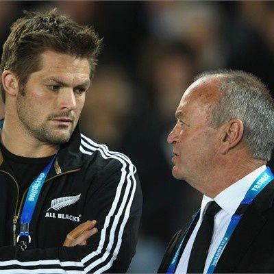 Captain-Richie-McCaw-discusses-last-minute-tactics-with-All.jpg