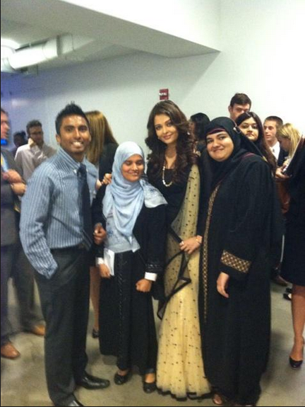 Aishwarya-Rai-Bachchan-spotted-with-fans-in-NY-2.png