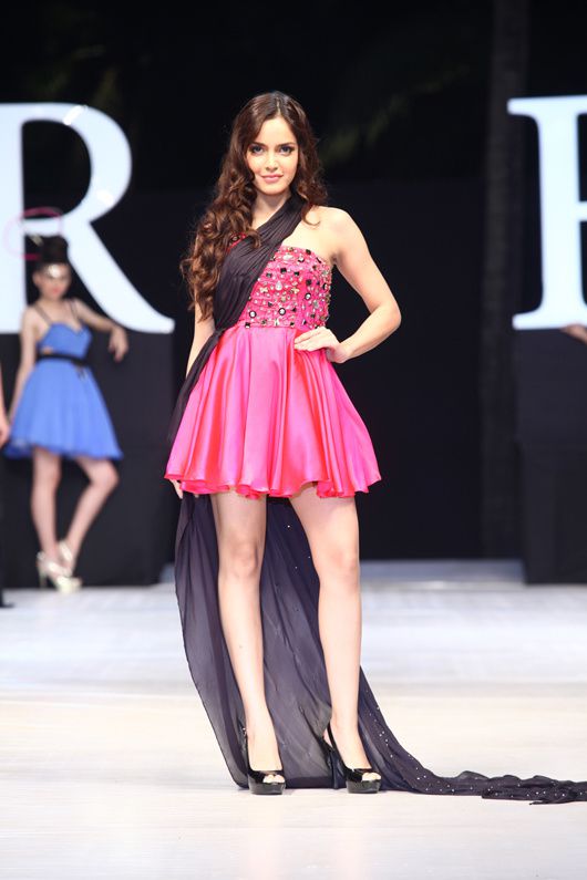 Genelia-Deshmukh-at-India-Resort-Fashion-Week-2012-4.jpg