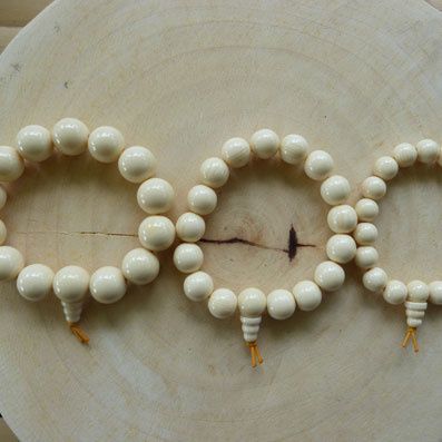detail_bracelet_priere.jpg