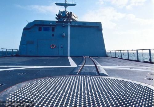 Grille-d-appontage-sur-une-fregate-franc