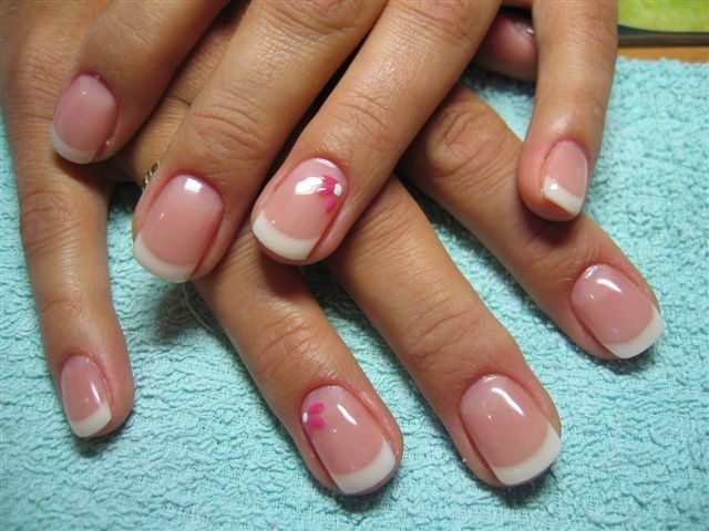 Copertura Unghie Naturali In Gel Pink E French Decorazioni Fiore