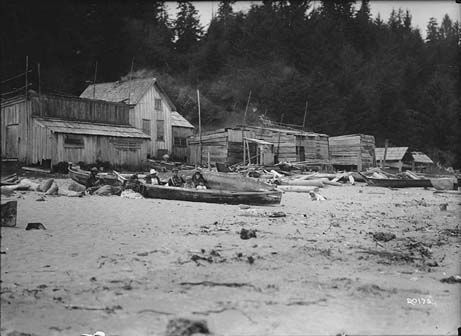 Maisons_et_cano_s_Makah_sur_la--1-.jpg