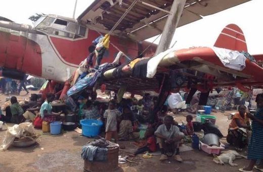 biplan_et_deplaces_a_bangui.jpg