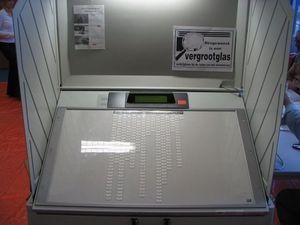 800px_machine_a_voter_ab014.jpg