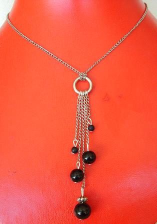 collier-sautoir-perles-noires.jpg