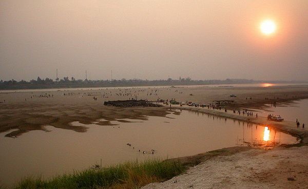 800px-Mékong Vientiane basses eaux