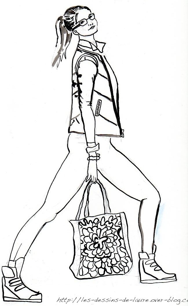 Jeune femme mode dessin à l\u0027encre de chine