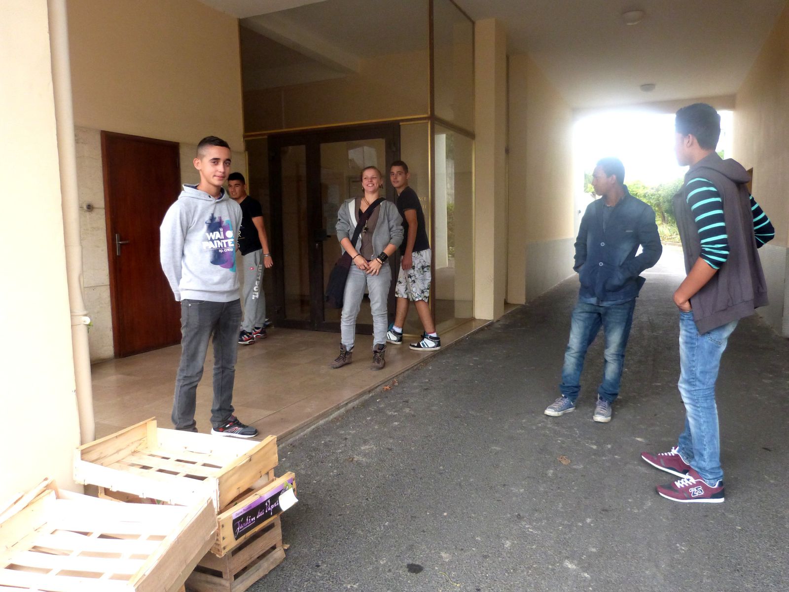 Déménagement bénévole à Bergerac, octobre 2014 : Redi, Raju, elsa, Joy, Abas, Kévin, Morgane + Patrick, Fouad, Nicolas