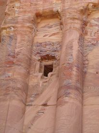 photo-du-site-de-PETRA-en-jordanie-Tombeau-a-urne.jpg