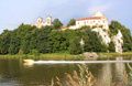 Abbaye-Tiniek---riviere-et-bateau.jpg