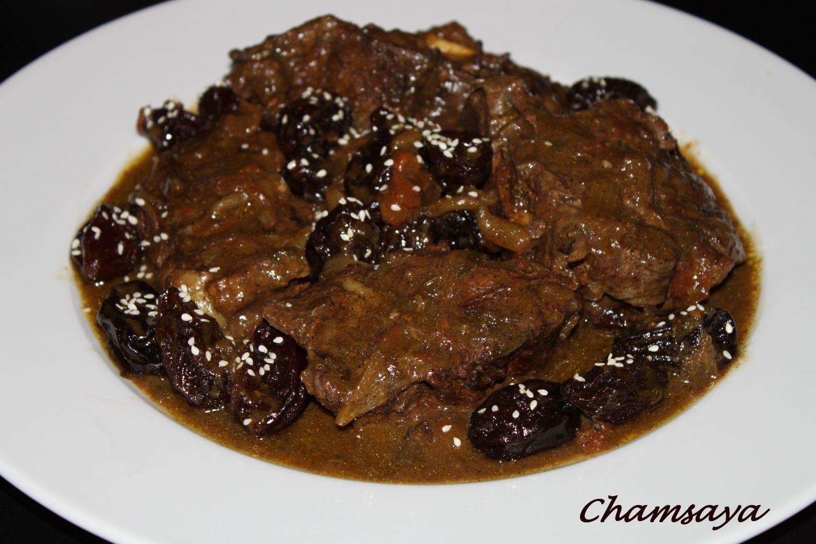 Le tajine de boeuf aux pruneaux confits et amandes par la cuisine de mumu
