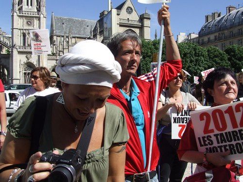galgos-ethique-europe-manif-28mai2011-paris-taurom-copie-3.jpg