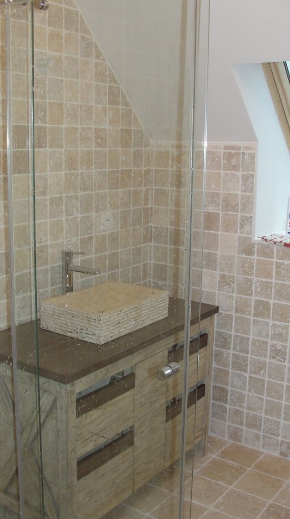Salle de bain travertin quasi terminée notre chantier avec le ... Désign bains Travertin de salle