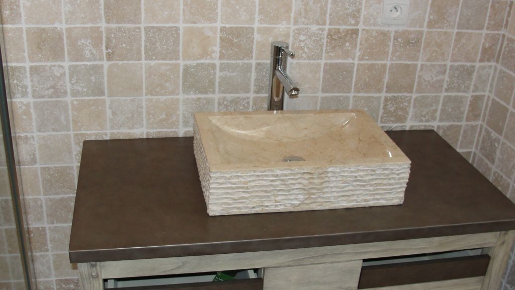Salle de bain travertin quasi terminée notre chantier avec le ... Désign bains Travertin de salle