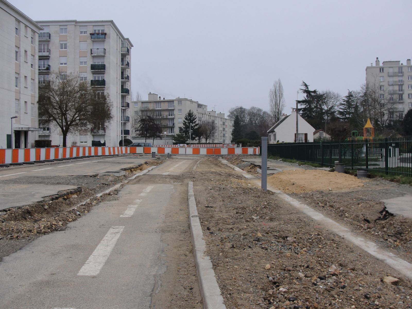http://idata.over-blog.com/4/60/40/19/Construction-de-la-ligne---2011--3-/DSC00585.JPG