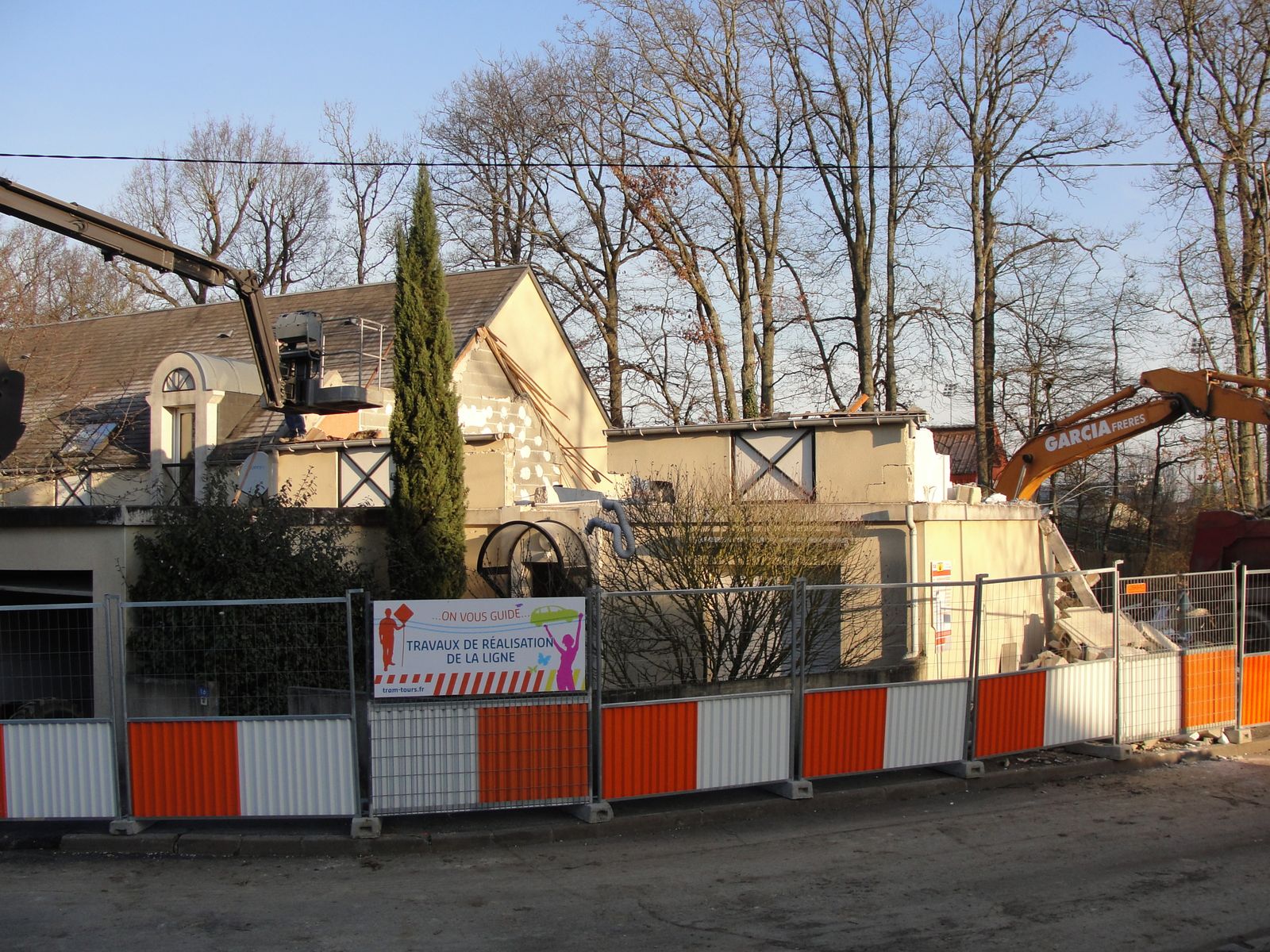http://idata.over-blog.com/4/60/40/19/Construction-de-la-ligne---2011--3-/DSC00959.JPG